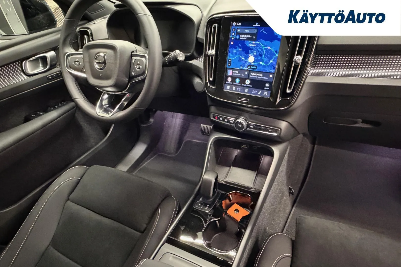 VOLVO EX40 YMJ-674 carousel image