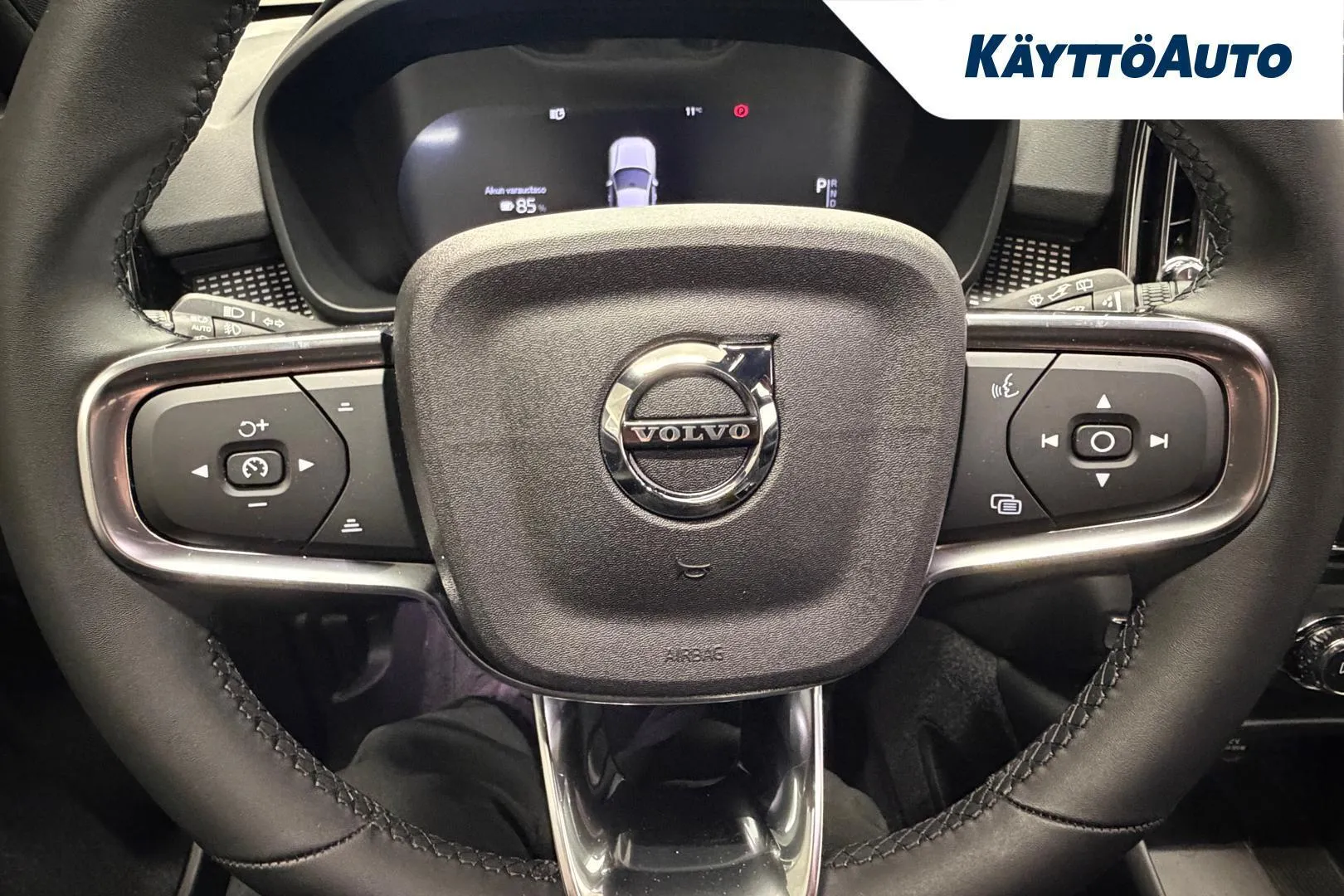 VOLVO EX40 YMJ-674 carousel image