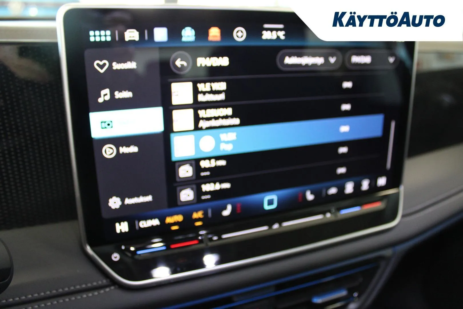 Volkswagen Tiguan YMI-237 carousel image