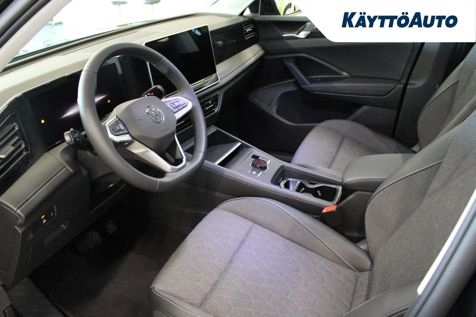 Volkswagen Tiguan YMI-237 carousel image