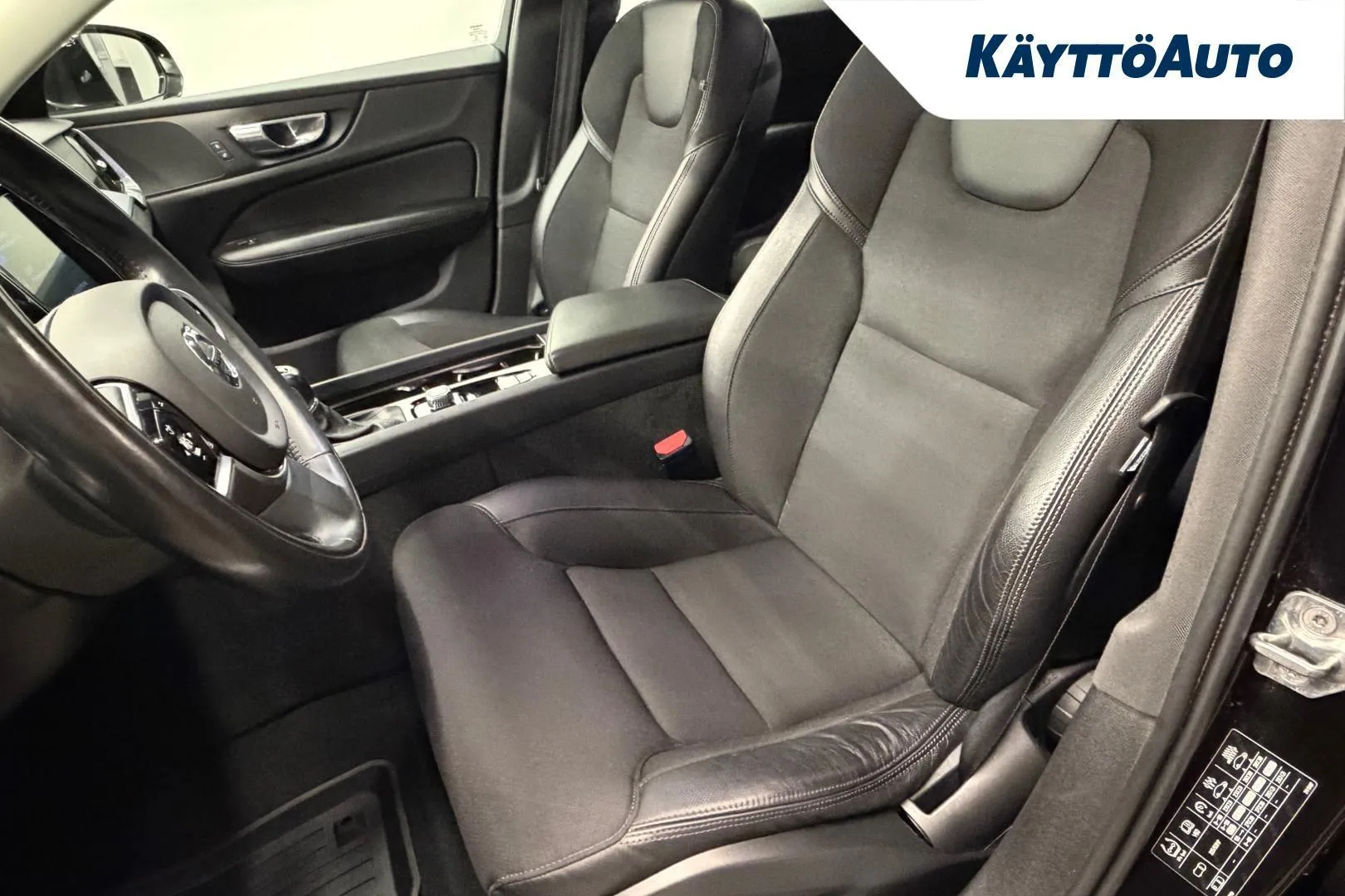 Volvo V60 MPB-990 carousel image