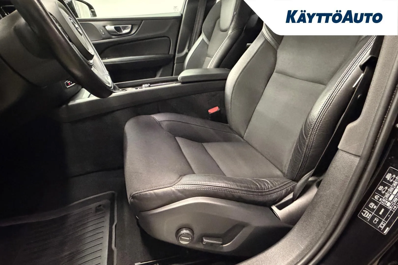 Volvo V60 MPB-990 carousel image