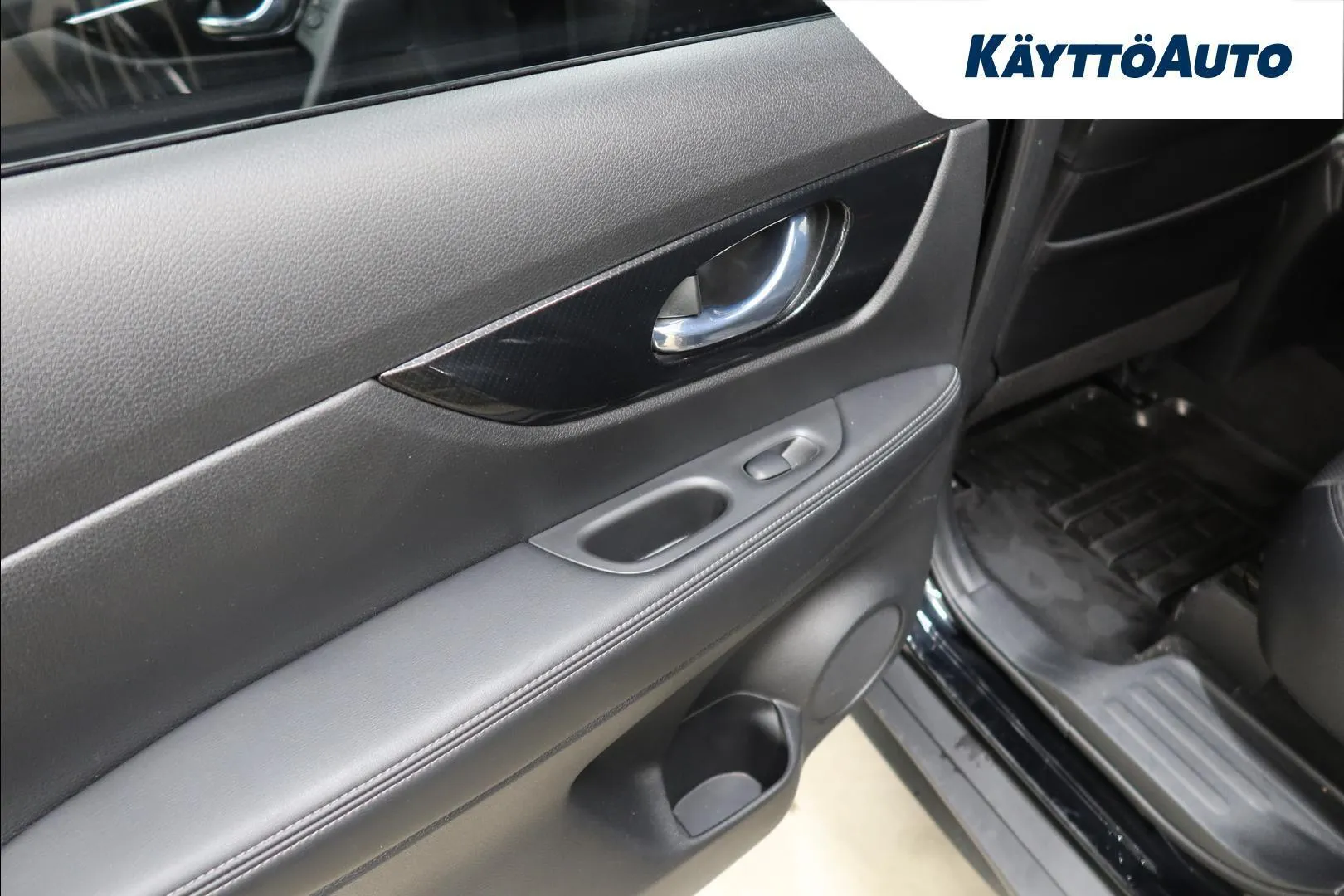 Nissan X-Trail GNR-824 carousel image