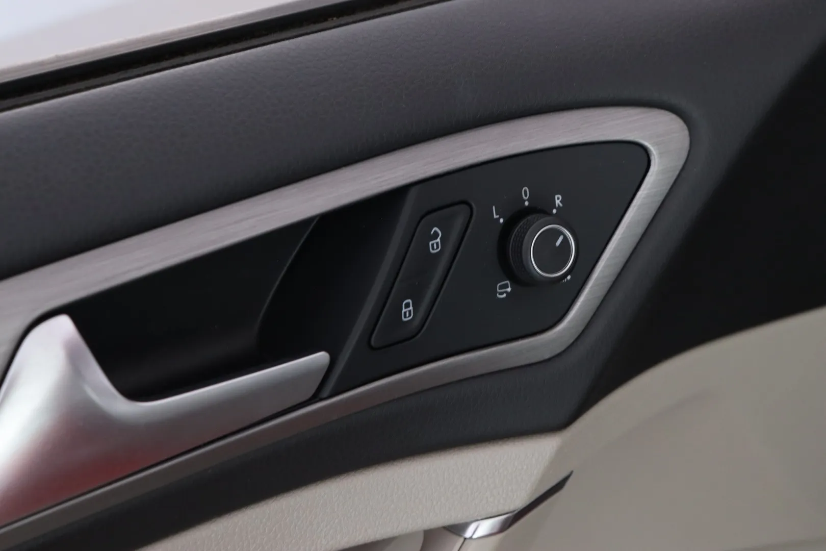 Volkswagen Golf CJS-852 carousel image