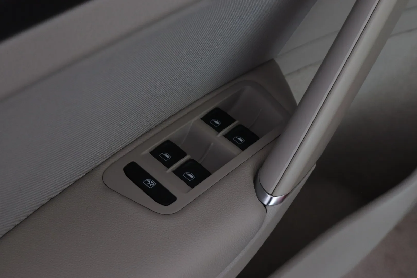 Volkswagen Golf CJS-852 carousel image