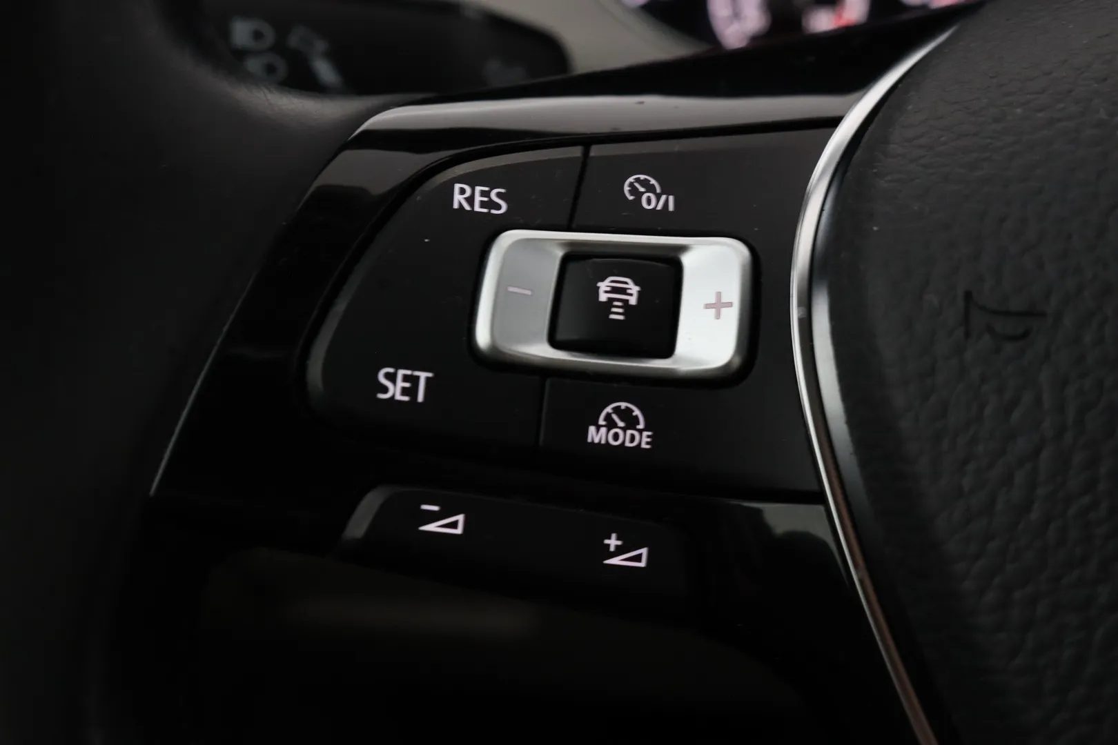 Volkswagen Golf CJS-852 carousel image