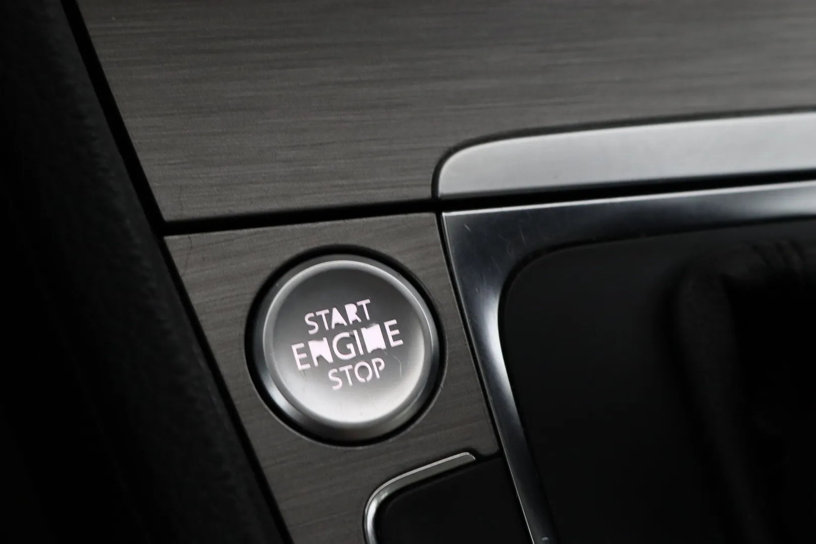 Volkswagen Golf CJS-852 carousel image