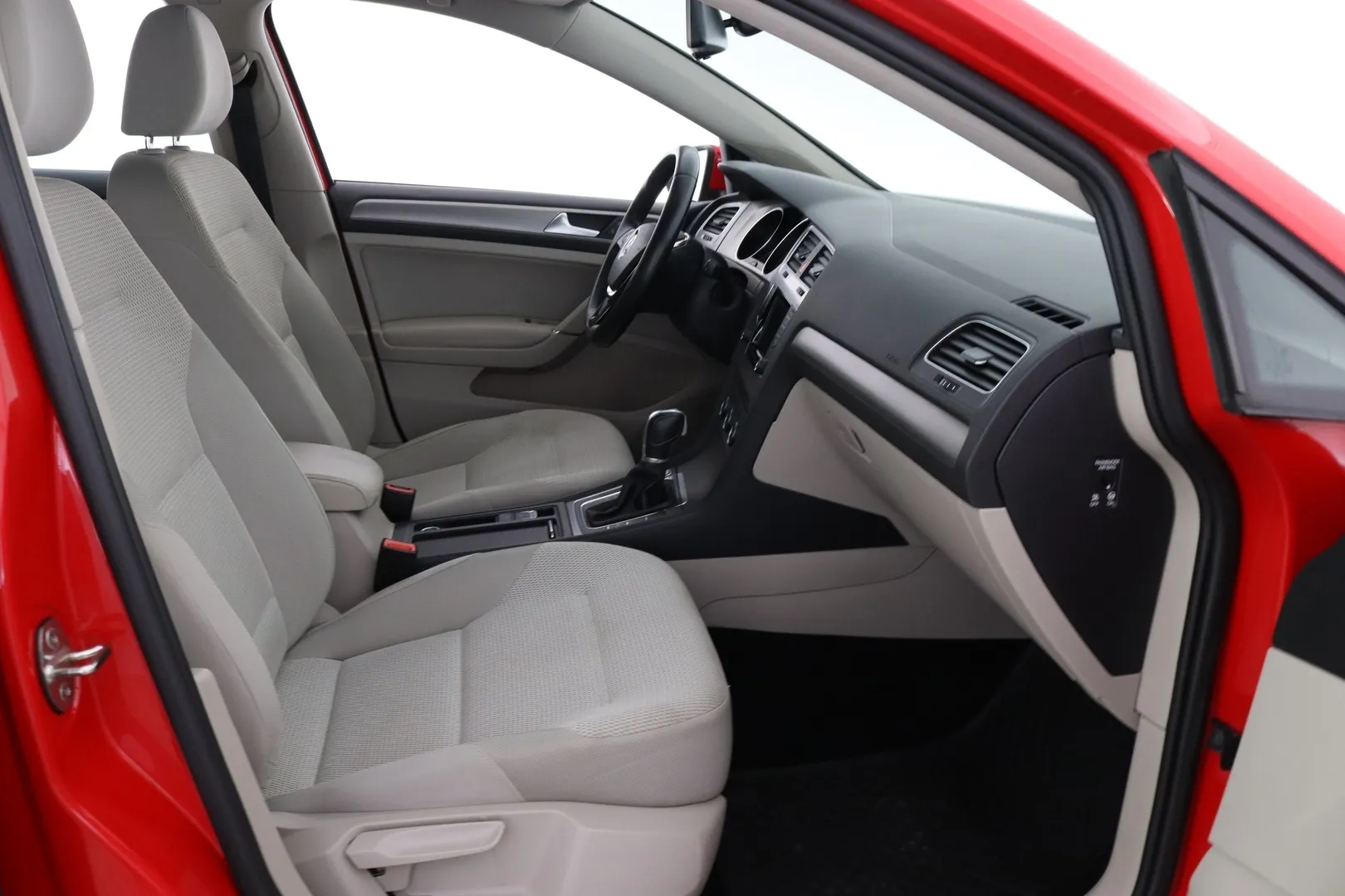 Volkswagen Golf CJS-852 carousel image