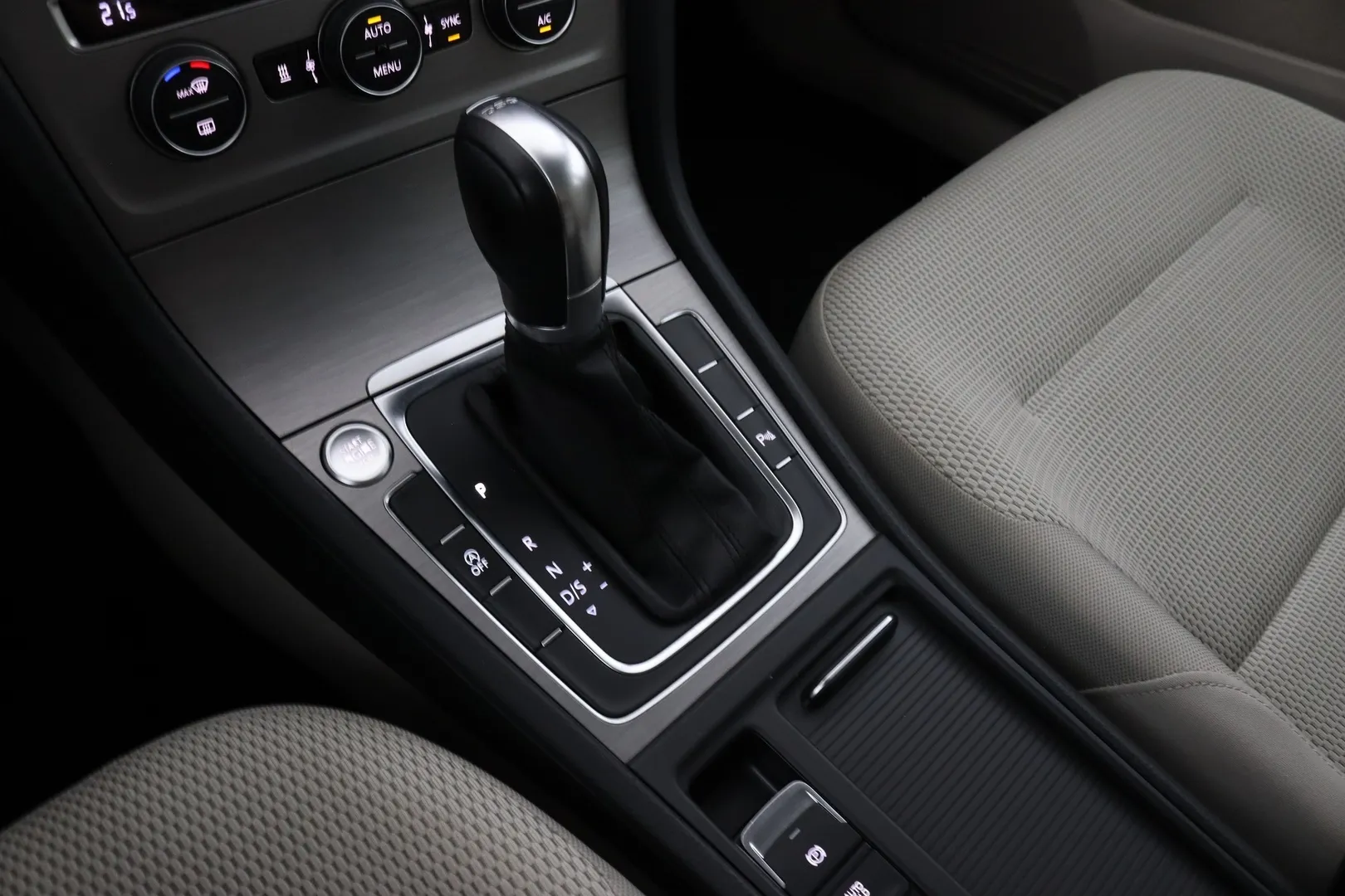 Volkswagen Golf CJS-852 carousel image