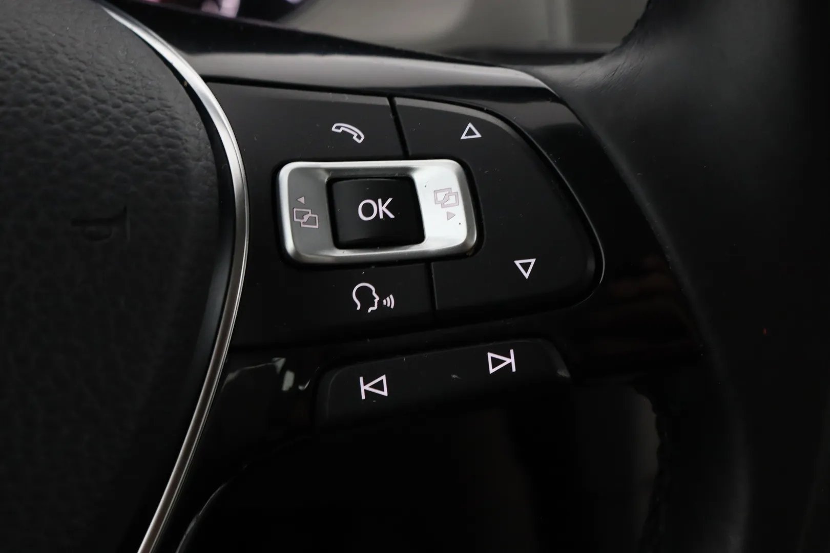 Volkswagen Golf CJS-852 carousel image