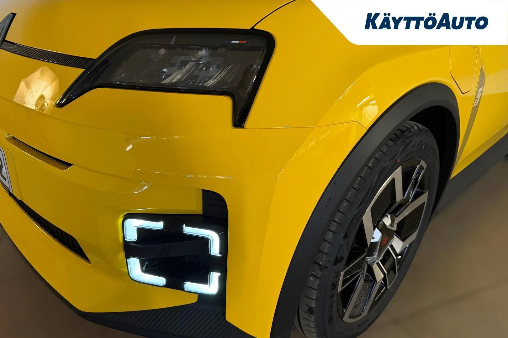 Renault 5 KXN-932 carousel image