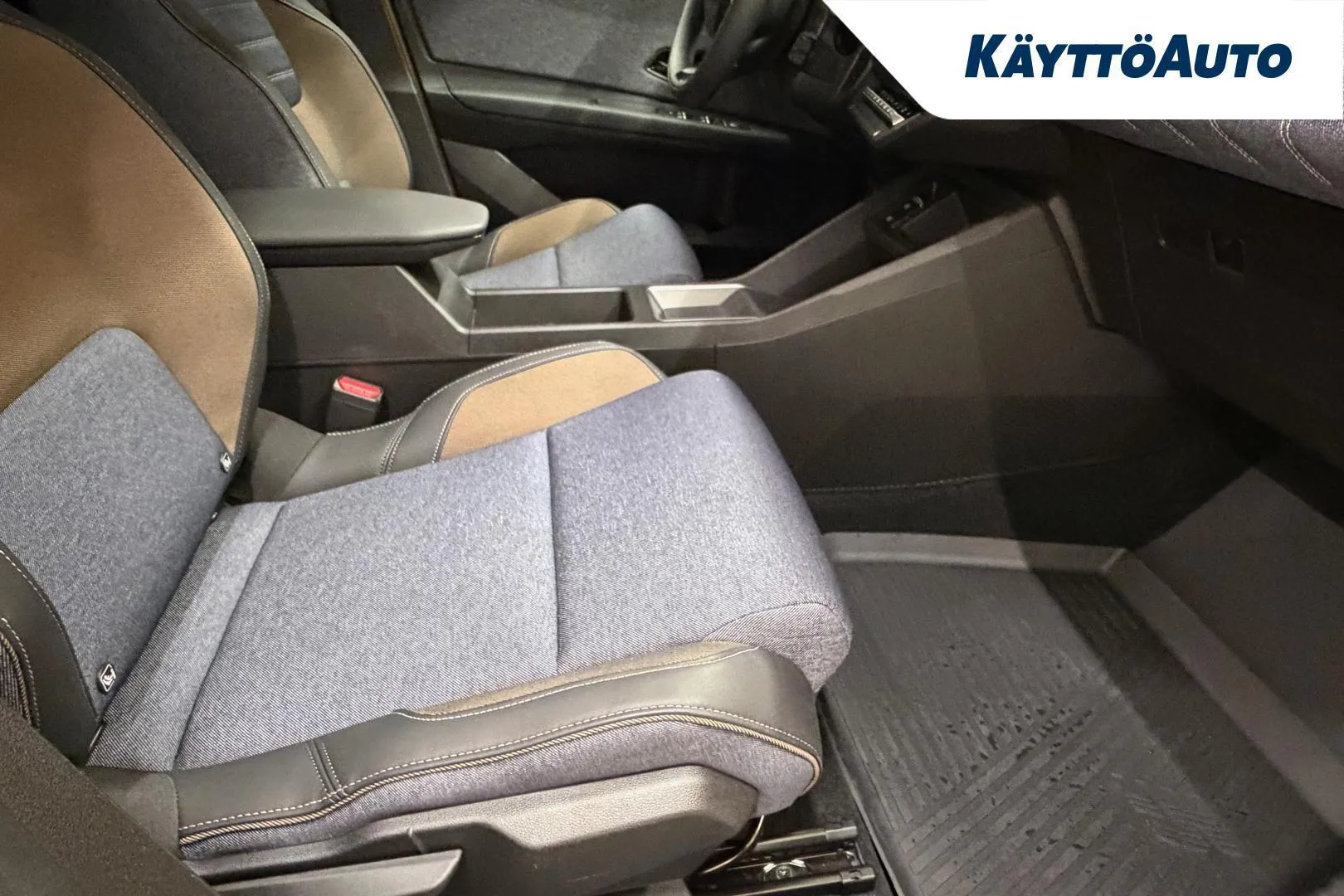 Renault 5 KXN-932 carousel image