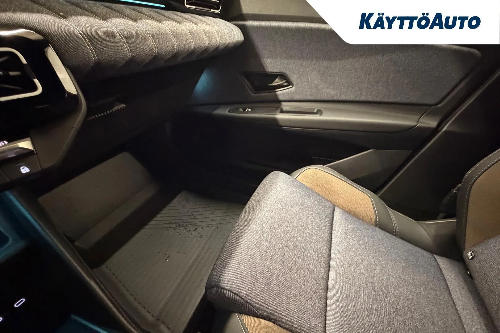 Renault 5 KXN-932 carousel image