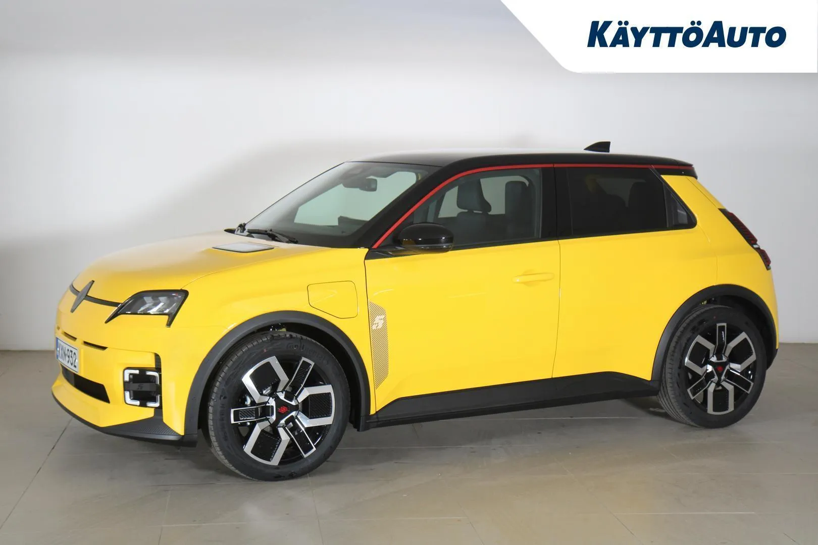 Renault 5 KXN-932 carousel image