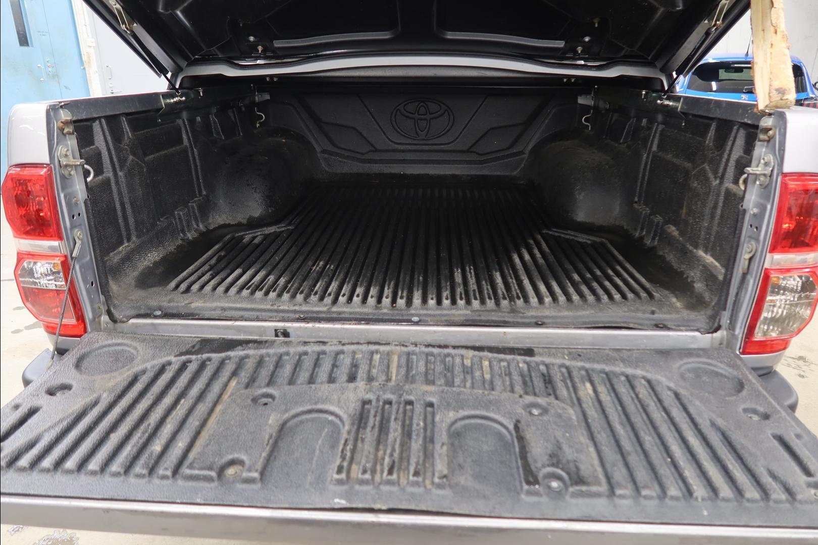 Toyota Hilux 2016, kuva 6/28
