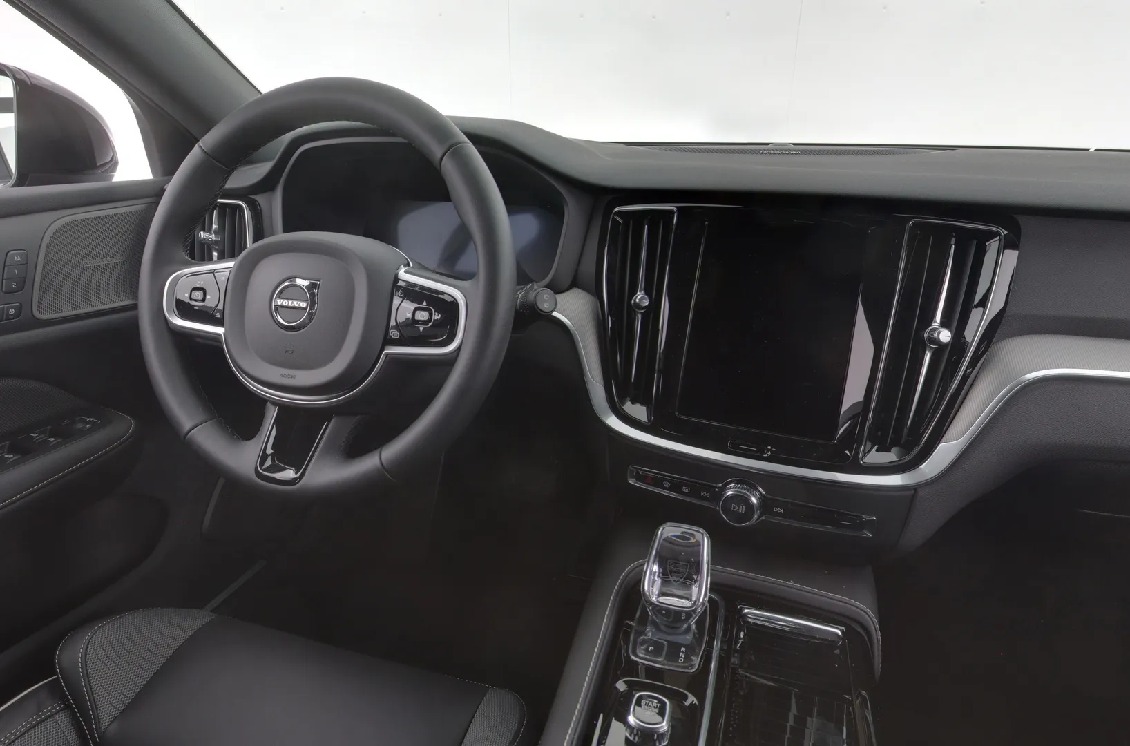 Volvo V60 ZRA-759 carousel image