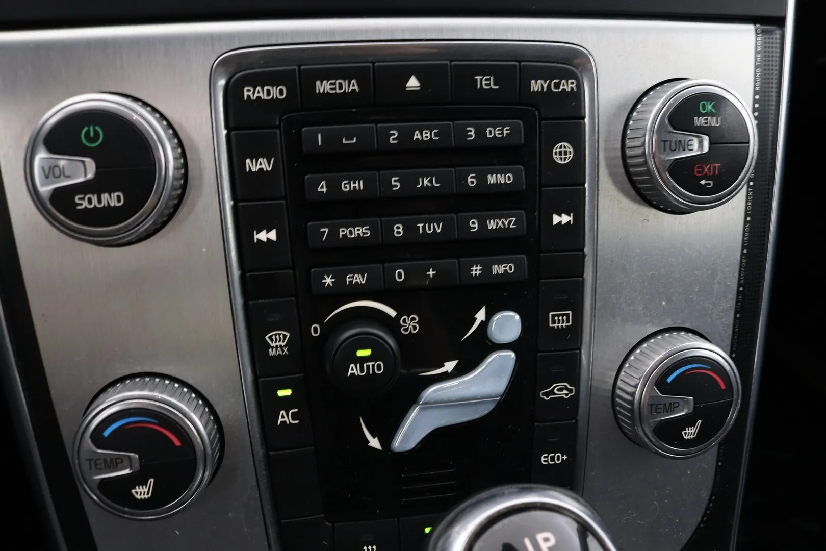 Volvo V60 YXG-168 carousel image