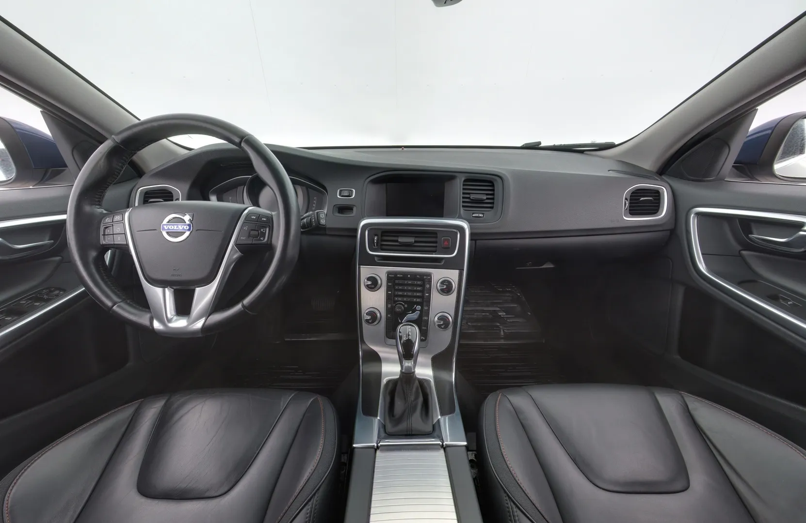 Volvo V60 YXG-168 carousel image