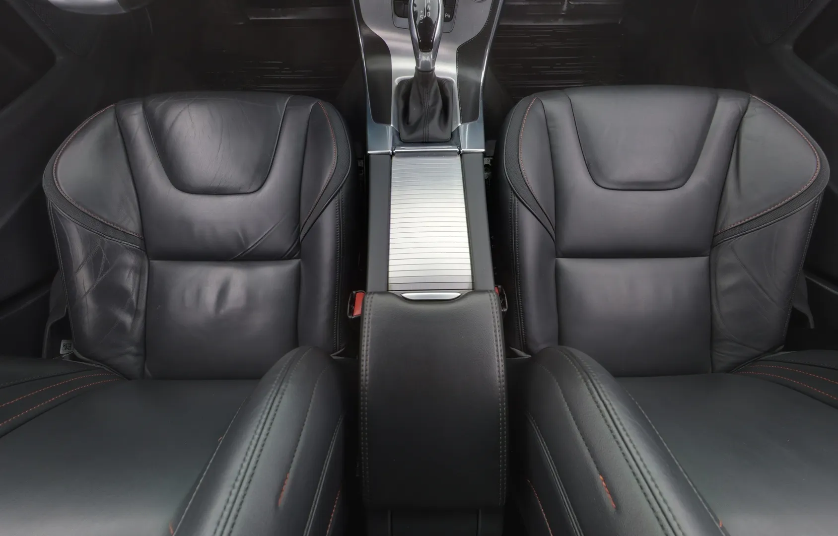 Volvo V60 YXG-168 carousel image