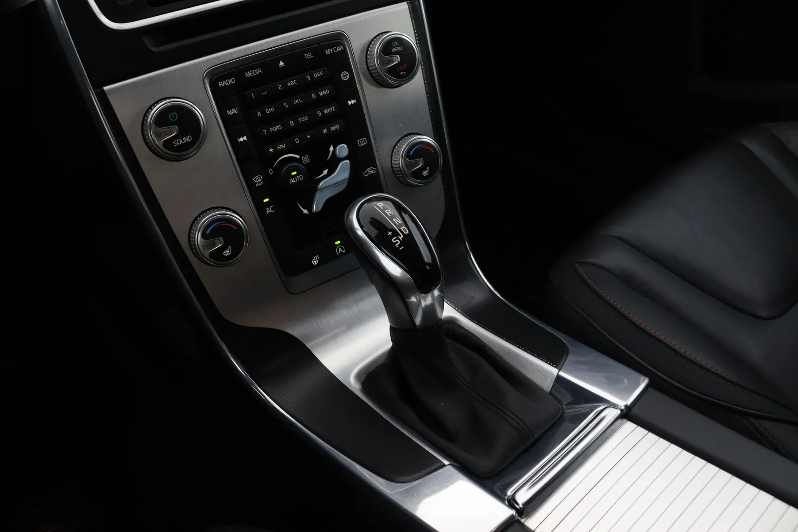 Volvo V60 YXG-168 carousel image