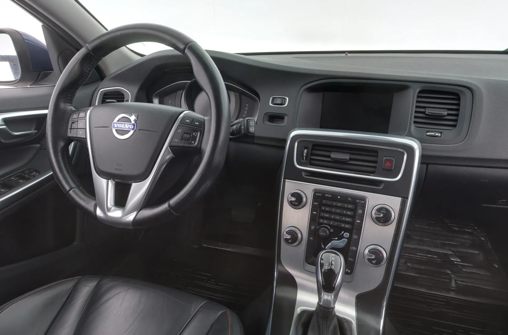 Volvo V60 YXG-168 carousel image