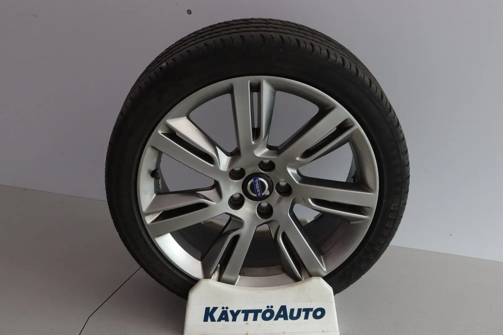 Volvo V60 YXG-168 carousel image