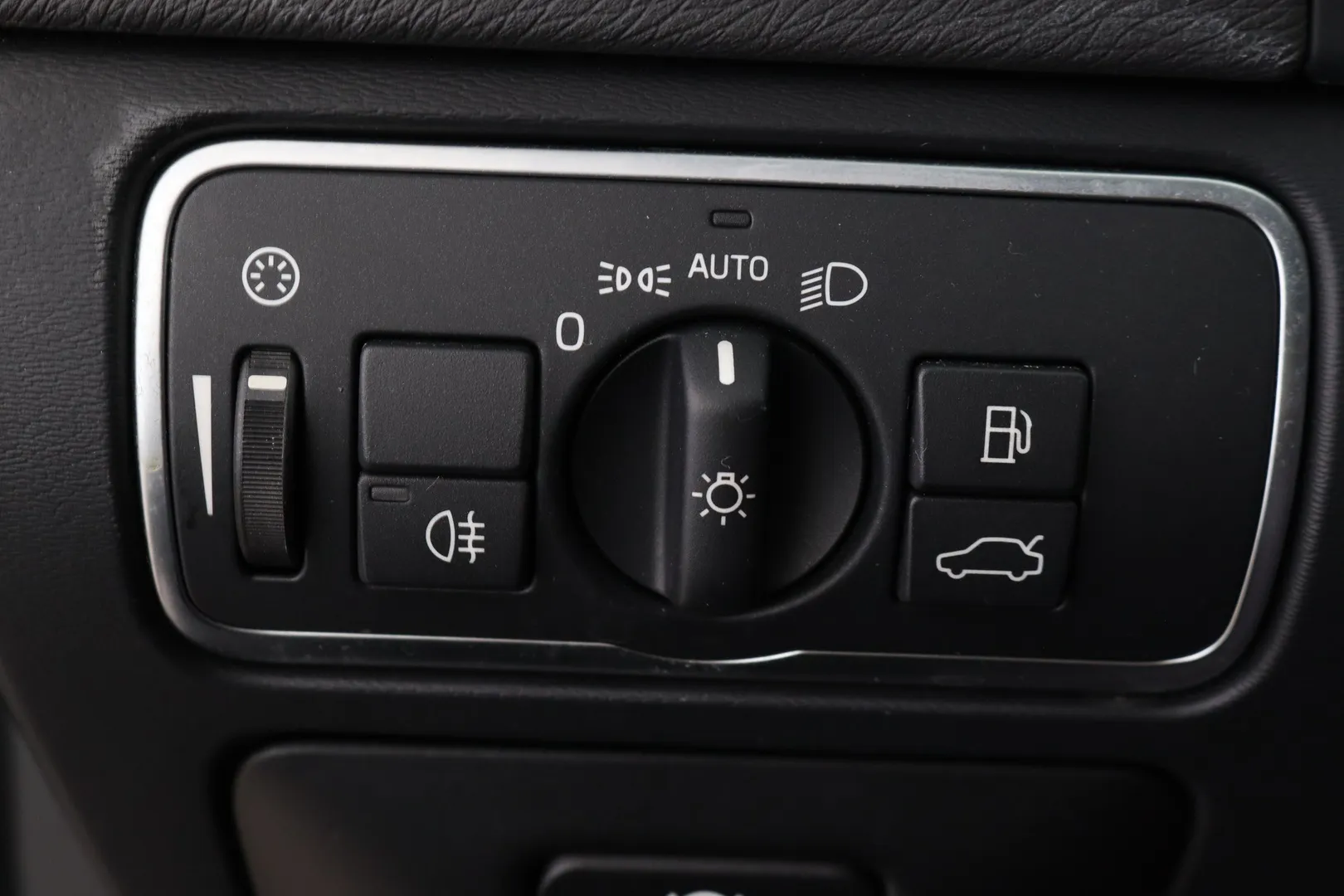 Volvo V60 YXG-168 carousel image