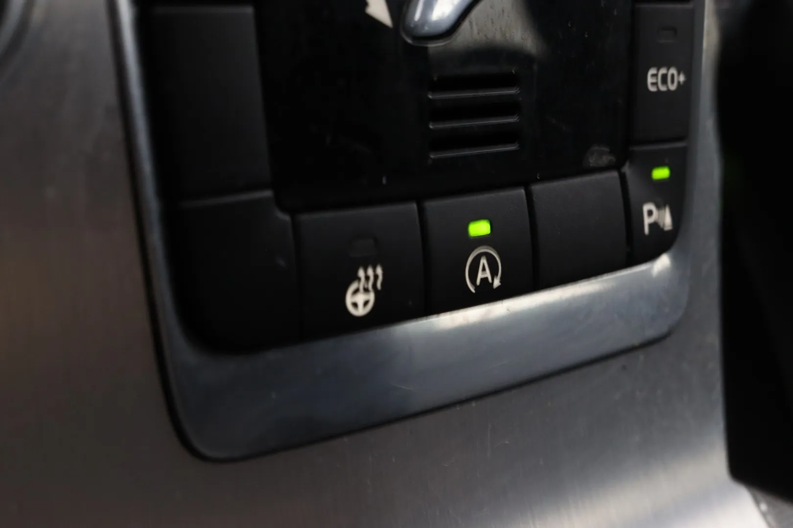 Volvo V60 YXG-168 carousel image