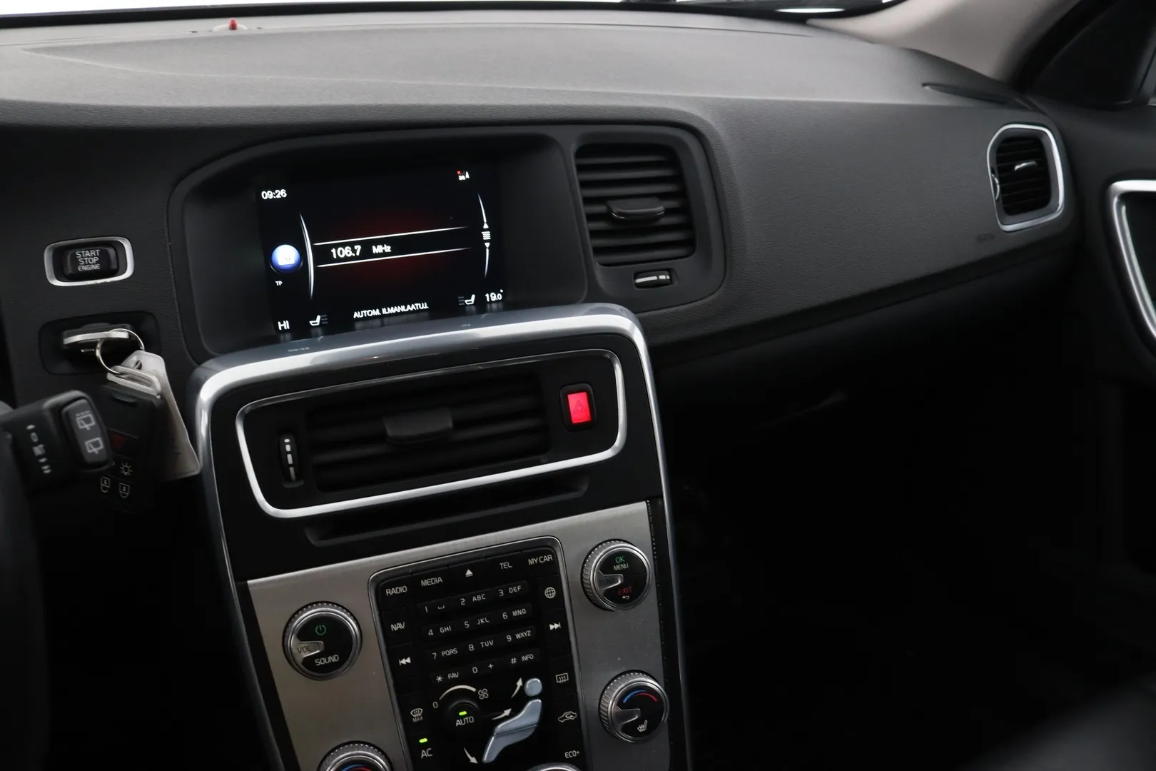 Volvo V60 YXG-168 carousel image