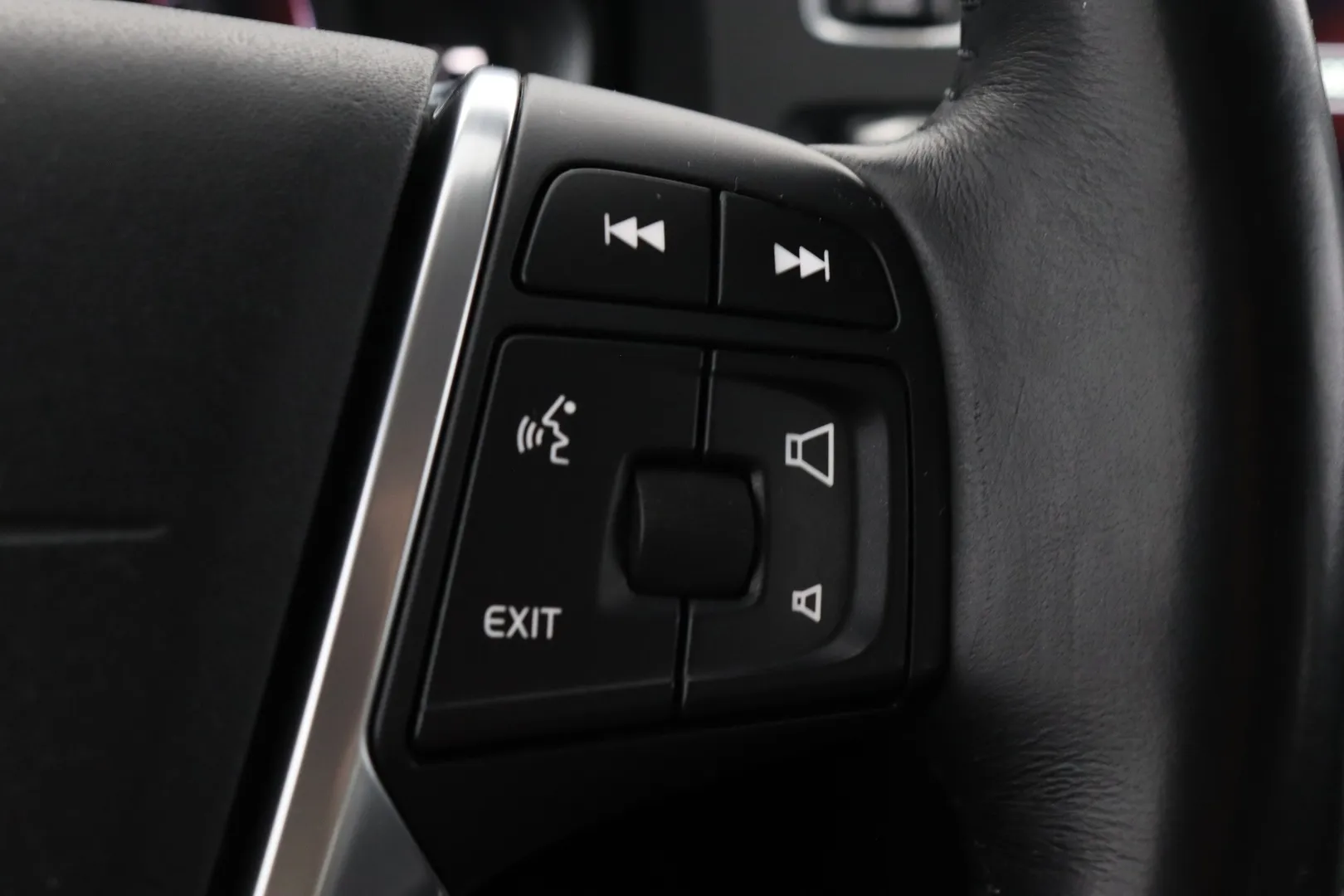 Volvo V60 YXG-168 carousel image