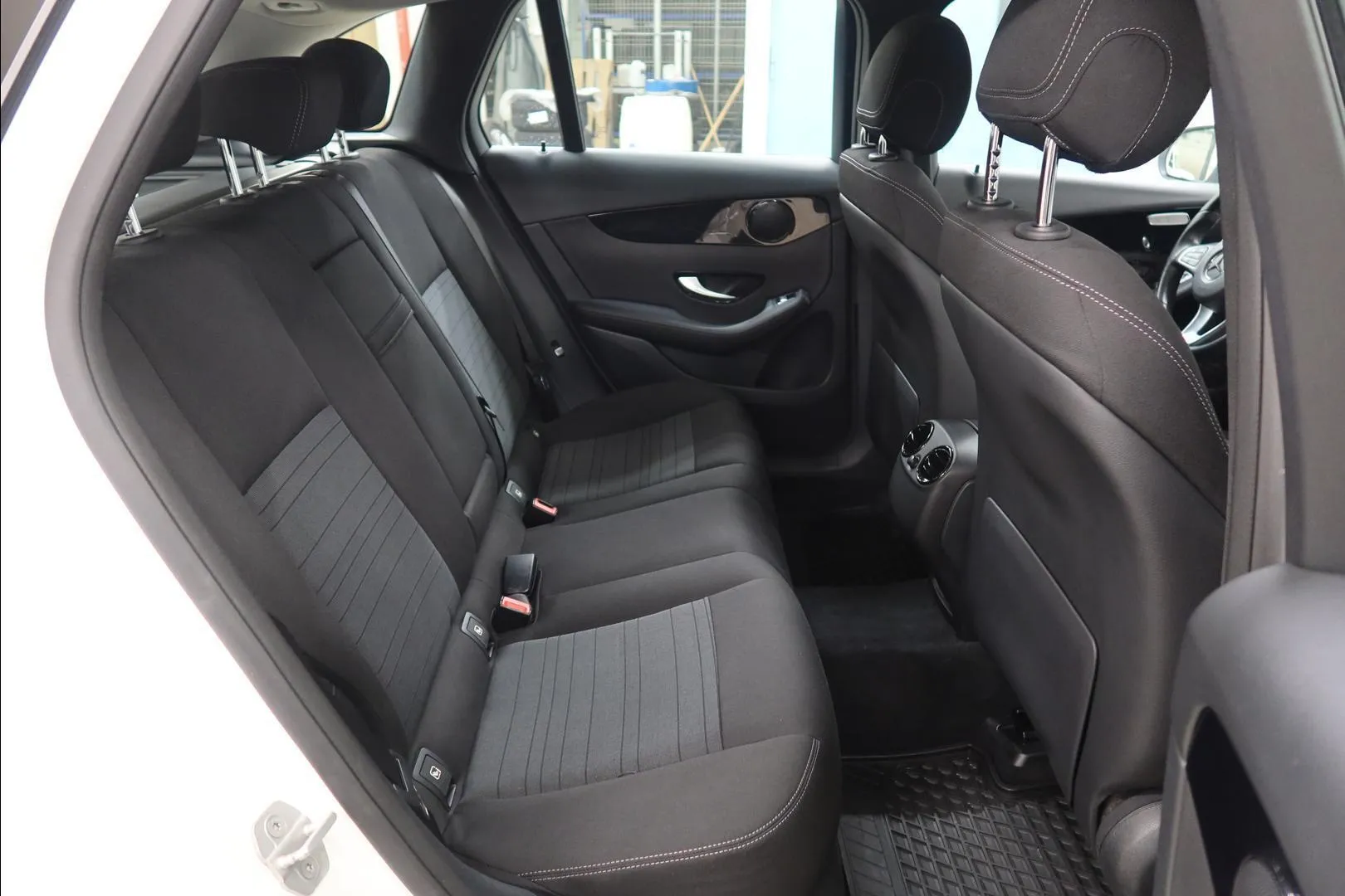 Mercedes-Benz GLC OUV-414 carousel image