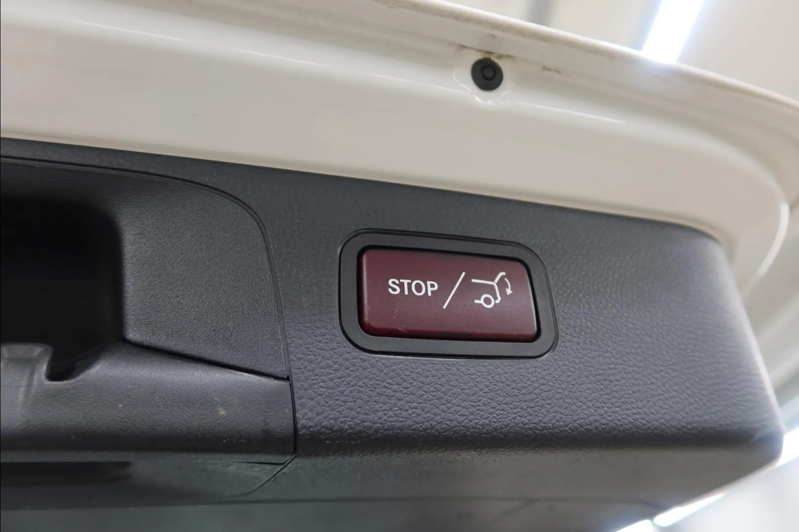 Mercedes-Benz GLC OUV-414 carousel image