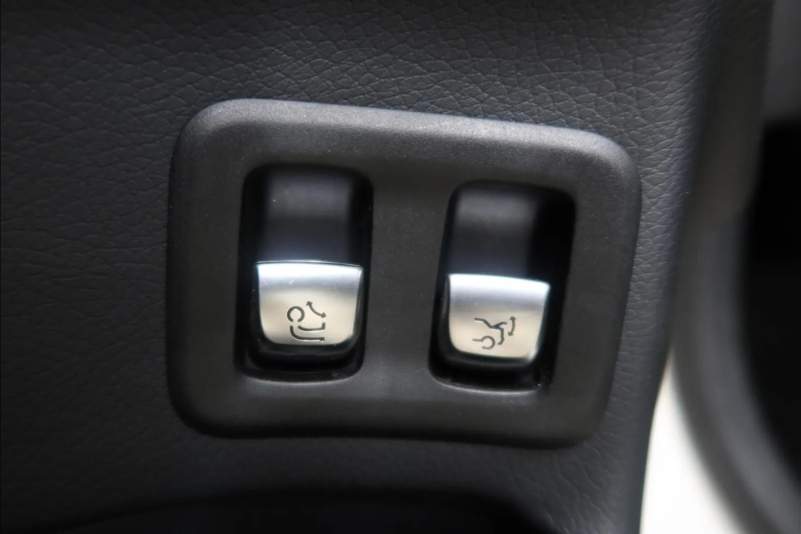 Mercedes-Benz GLC OUV-414 carousel image