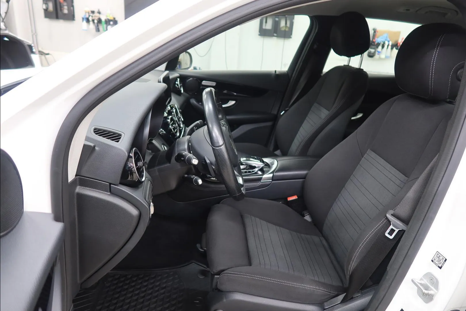 Mercedes-Benz GLC OUV-414 carousel image