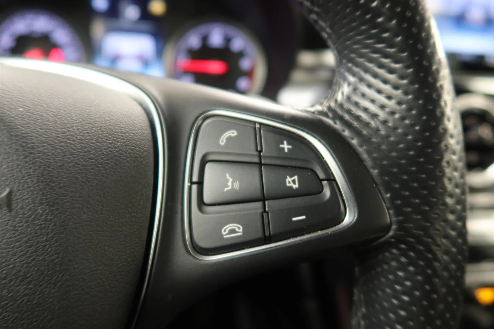 Mercedes-Benz GLC OUV-414 carousel image