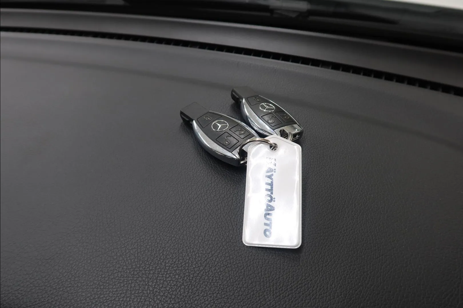 Mercedes-Benz GLC OUV-414 carousel image