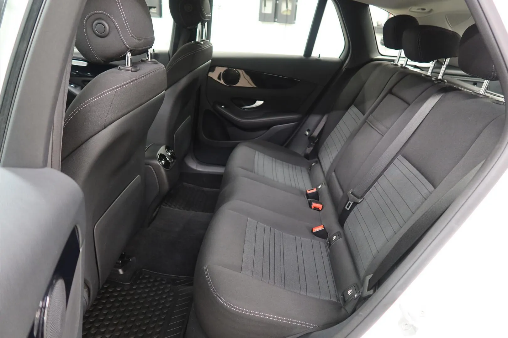 Mercedes-Benz GLC OUV-414 carousel image