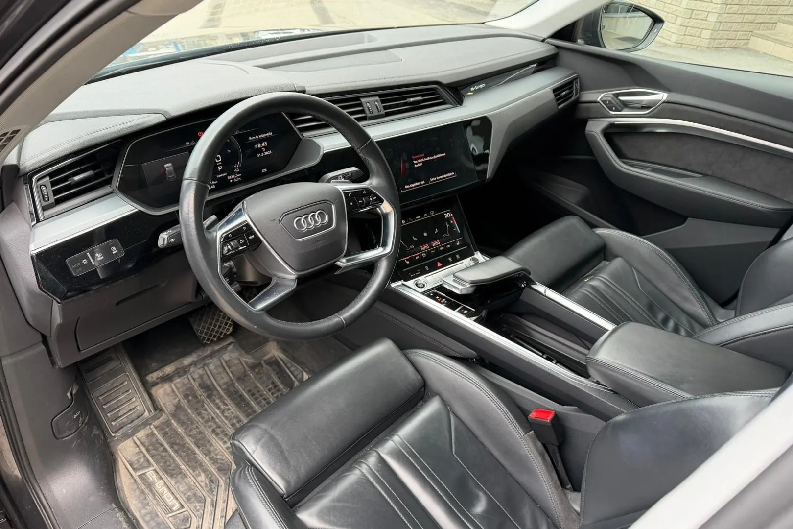 Audi e-tron KUS-480 carousel image