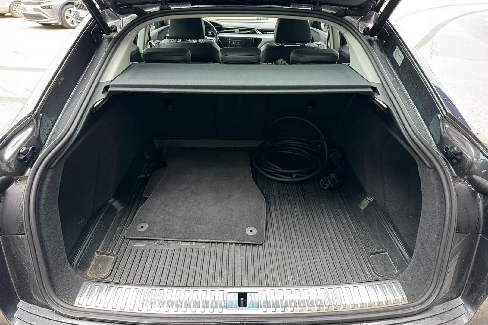 Audi e-tron KUS-480 carousel image