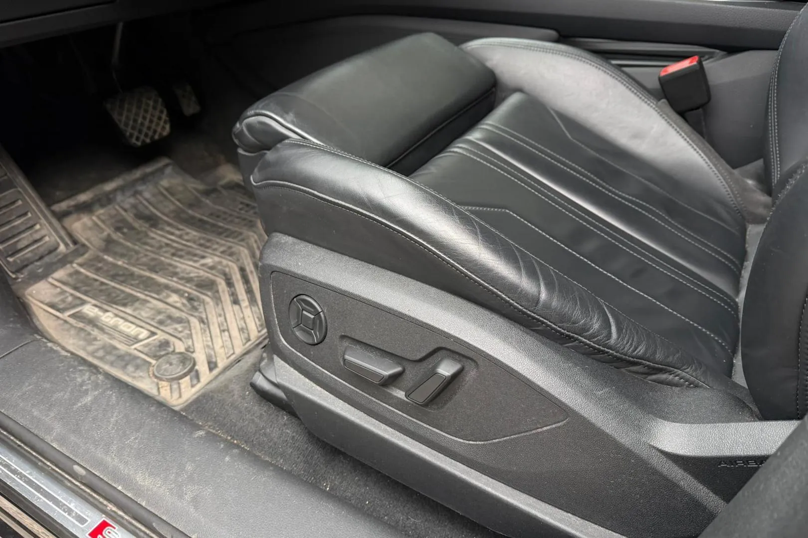 Audi e-tron KUS-480 carousel image