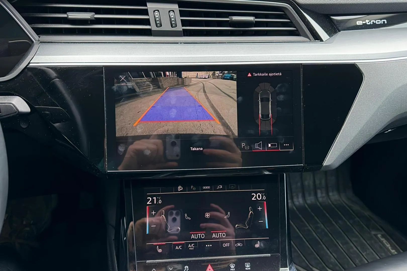 Audi e-tron KUS-480 carousel image