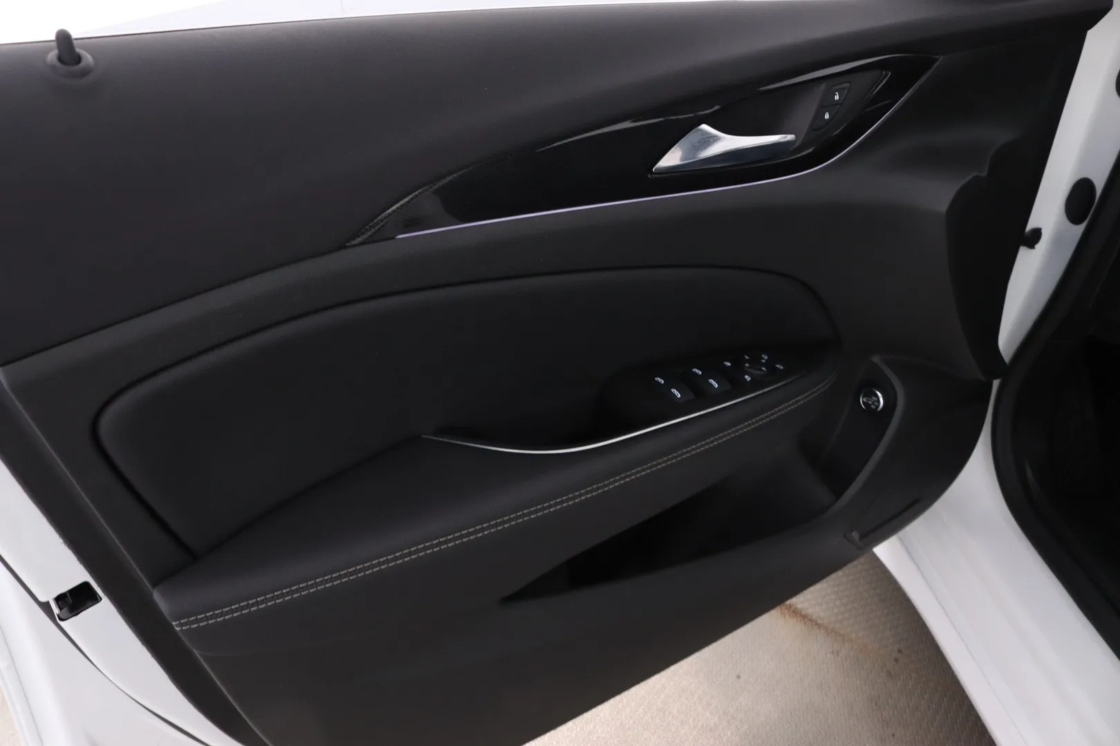 Opel Insignia GPB-401 carousel image