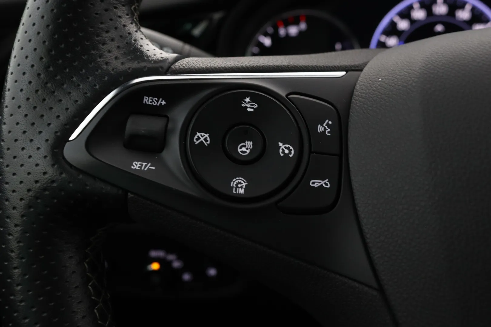 Opel Insignia GPB-401 carousel image