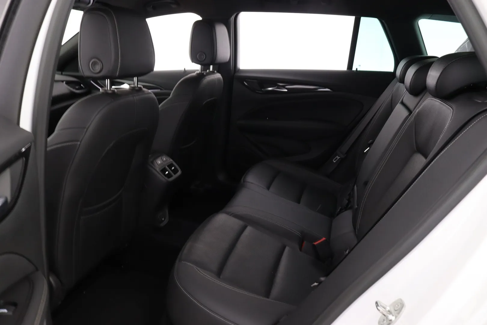 Opel Insignia GPB-401 carousel image