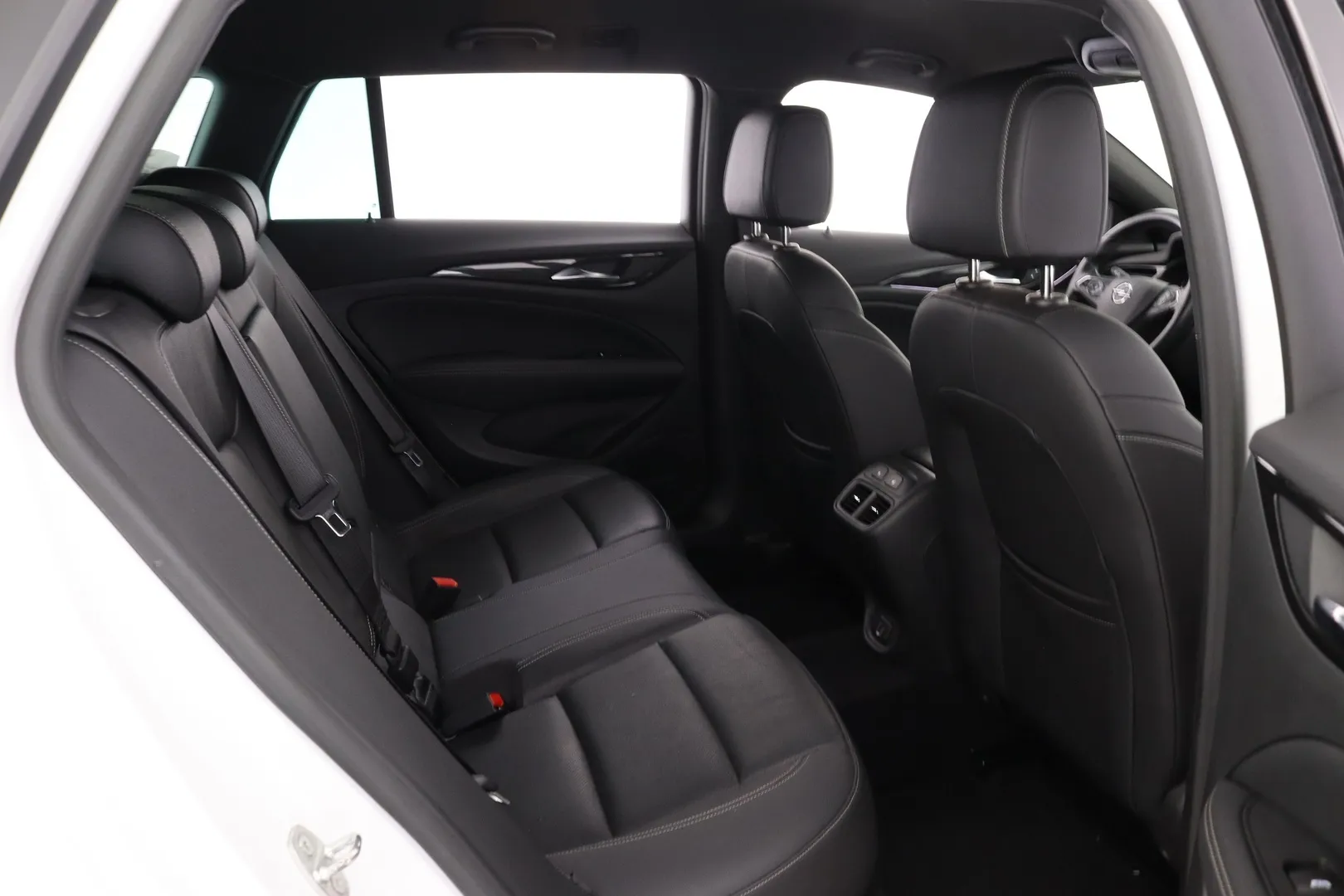 Opel Insignia GPB-401 carousel image