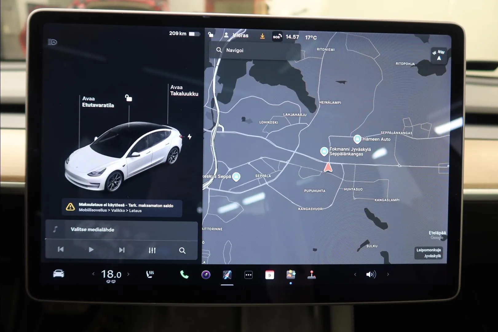 Tesla Model 3 YXP-464 carousel image