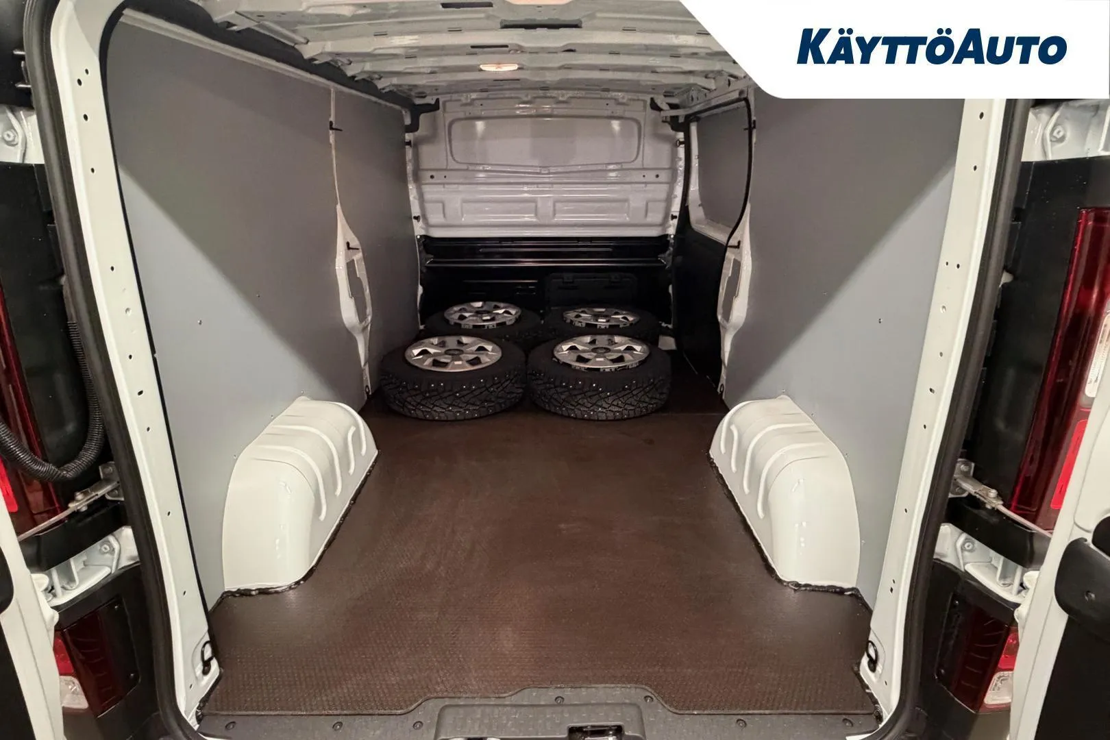 Renault Trafic XTT-570 carousel image