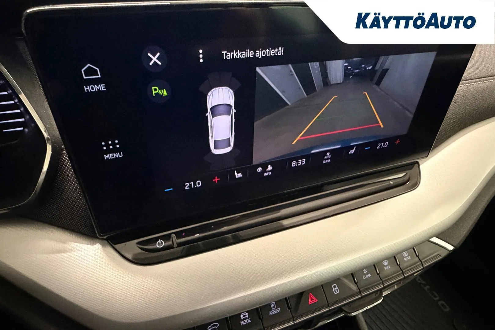 Skoda Octavia JLU-672 carousel image