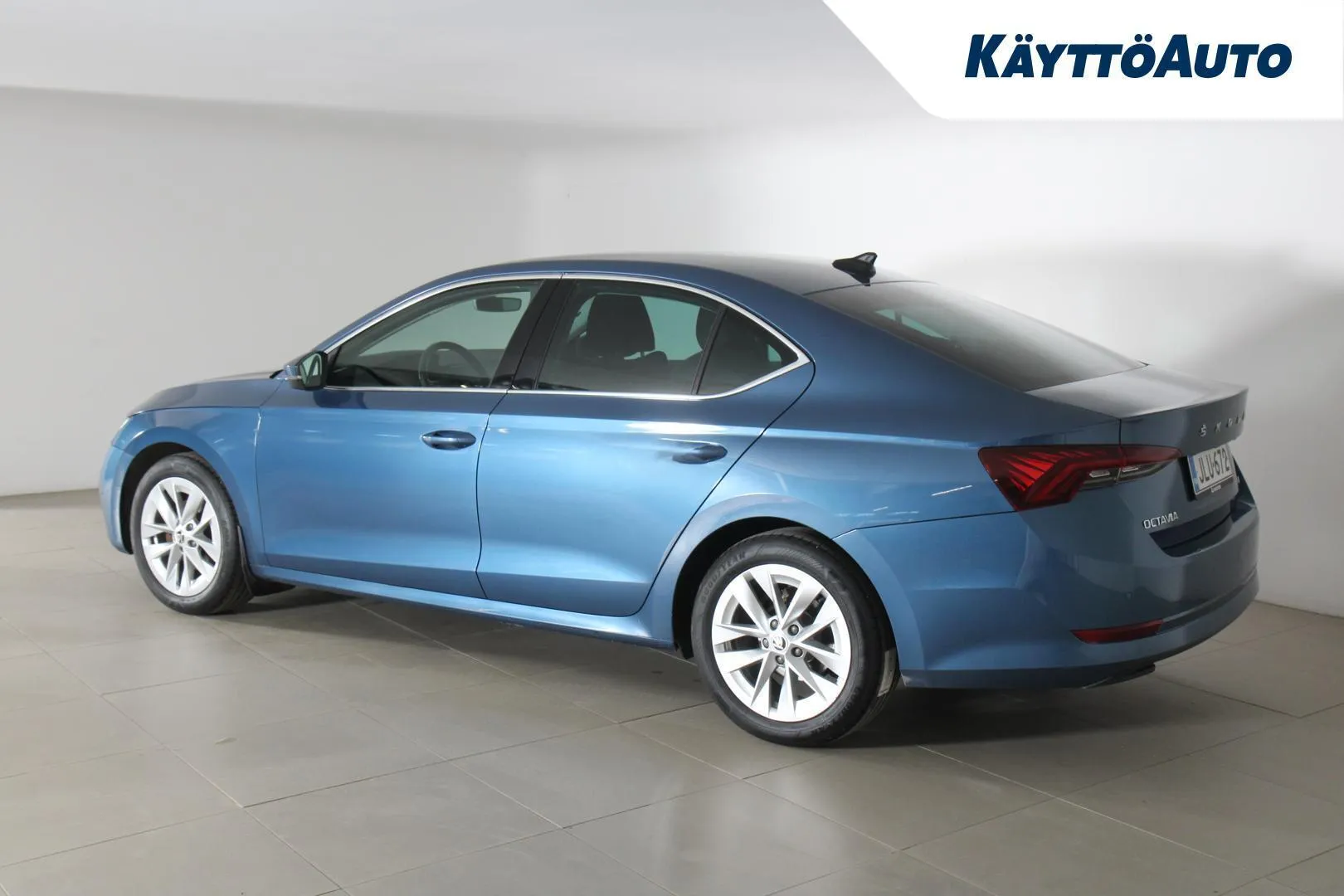 Skoda Octavia JLU-672 carousel image