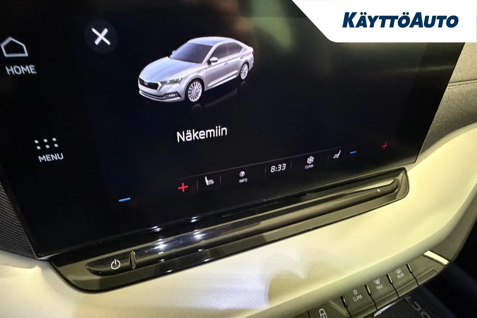 Skoda Octavia JLU-672 carousel image